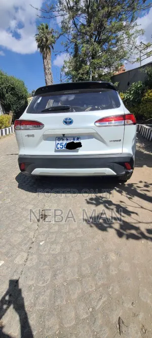Toyota Corolla Cross Hybrid 2024 White