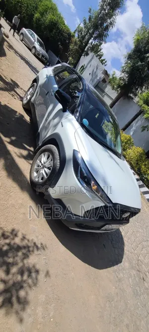 Toyota Corolla Cross Hybrid 2024 White