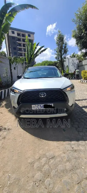 Toyota Corolla Cross Hybrid 2024 White