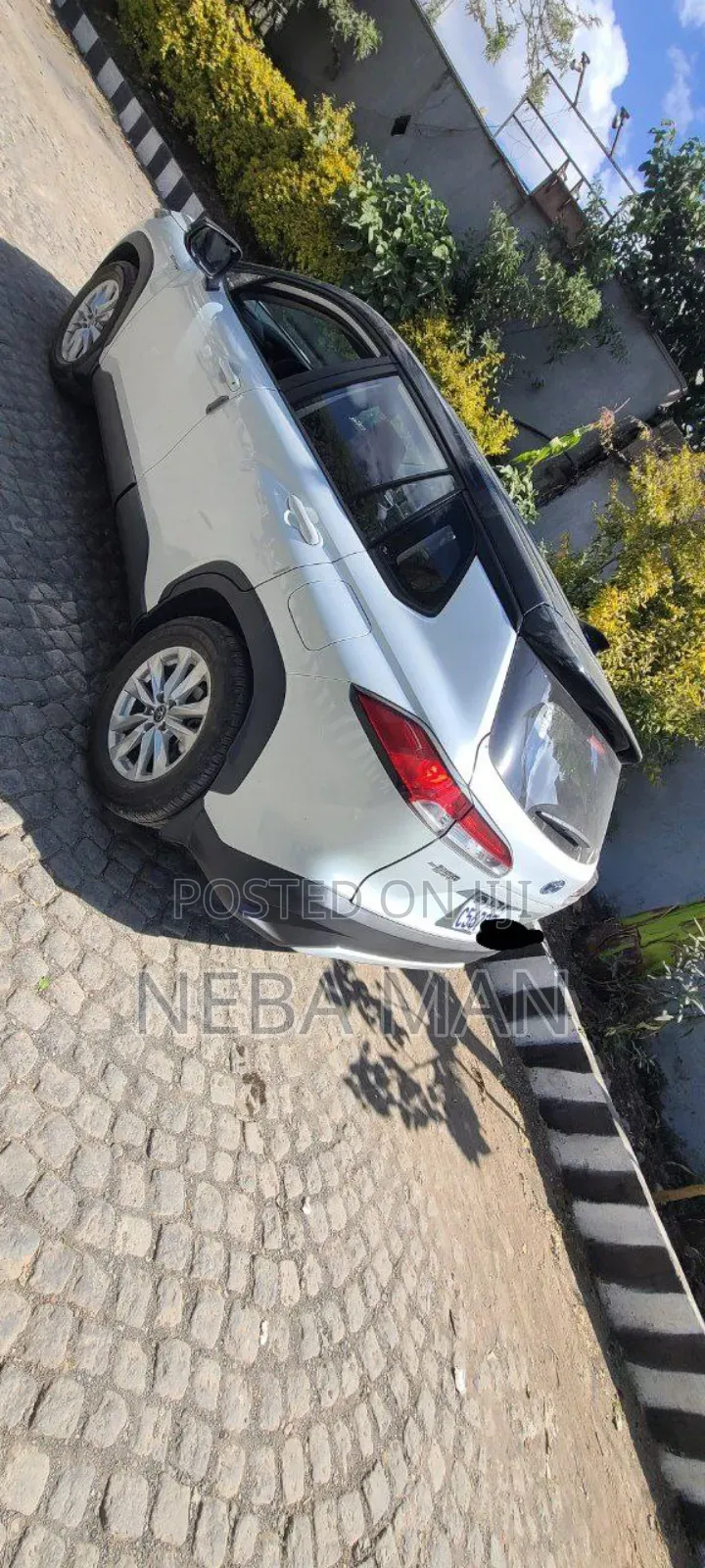 Toyota Corolla Cross Hybrid 2024 White