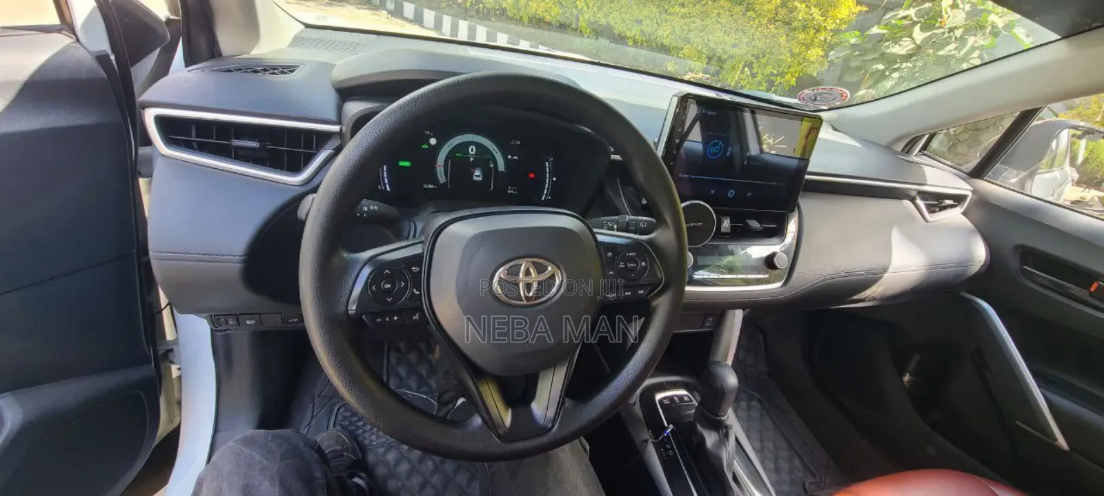 Toyota Corolla Cross Hybrid 2024 White