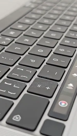 Photo - New Laptop Apple MacBook Pro 2022 M2 8GB Apple M2 SSD 256GB