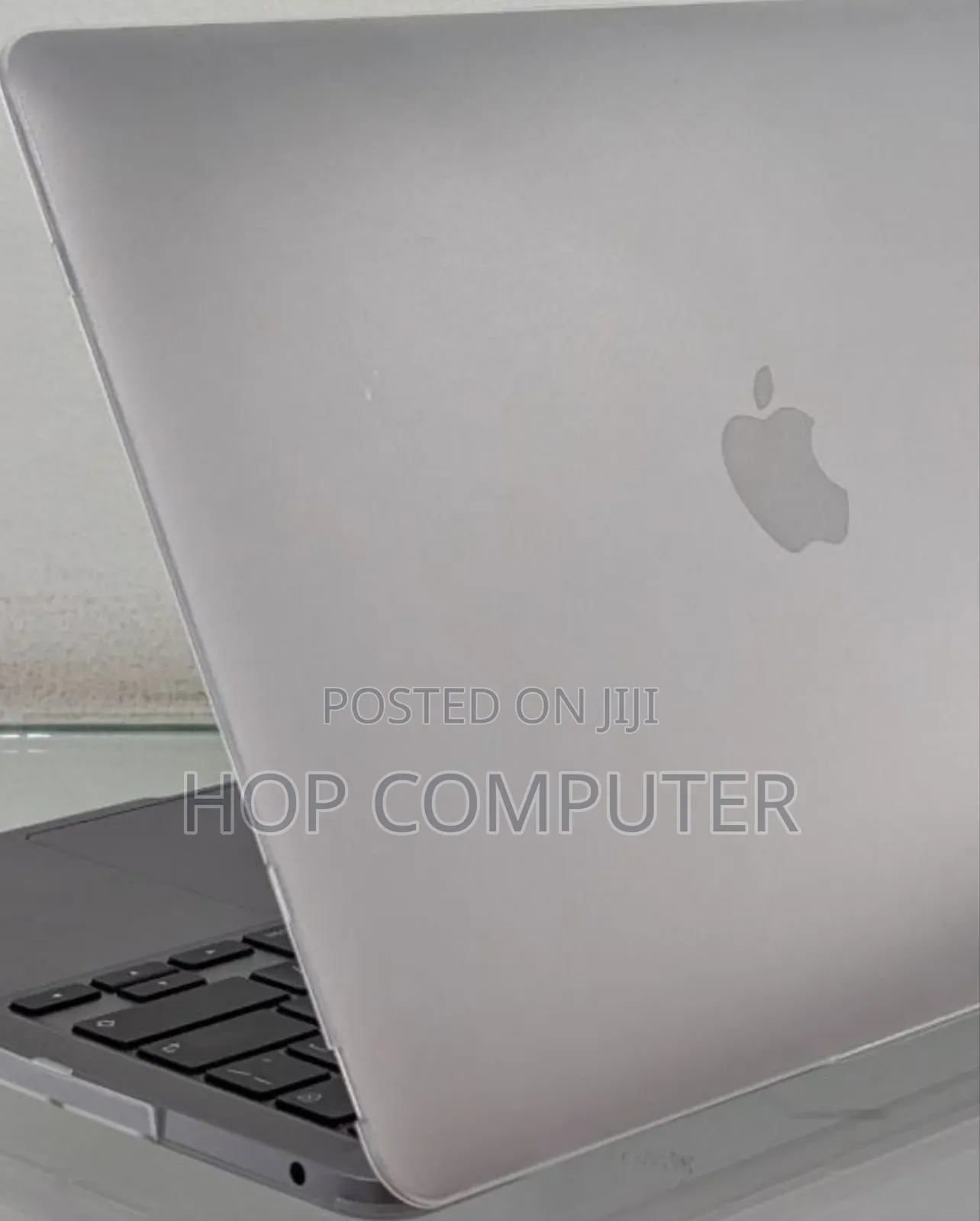 New Laptop Apple MacBook Pro 2022 M2 8GB Apple M2 SSD 256GB