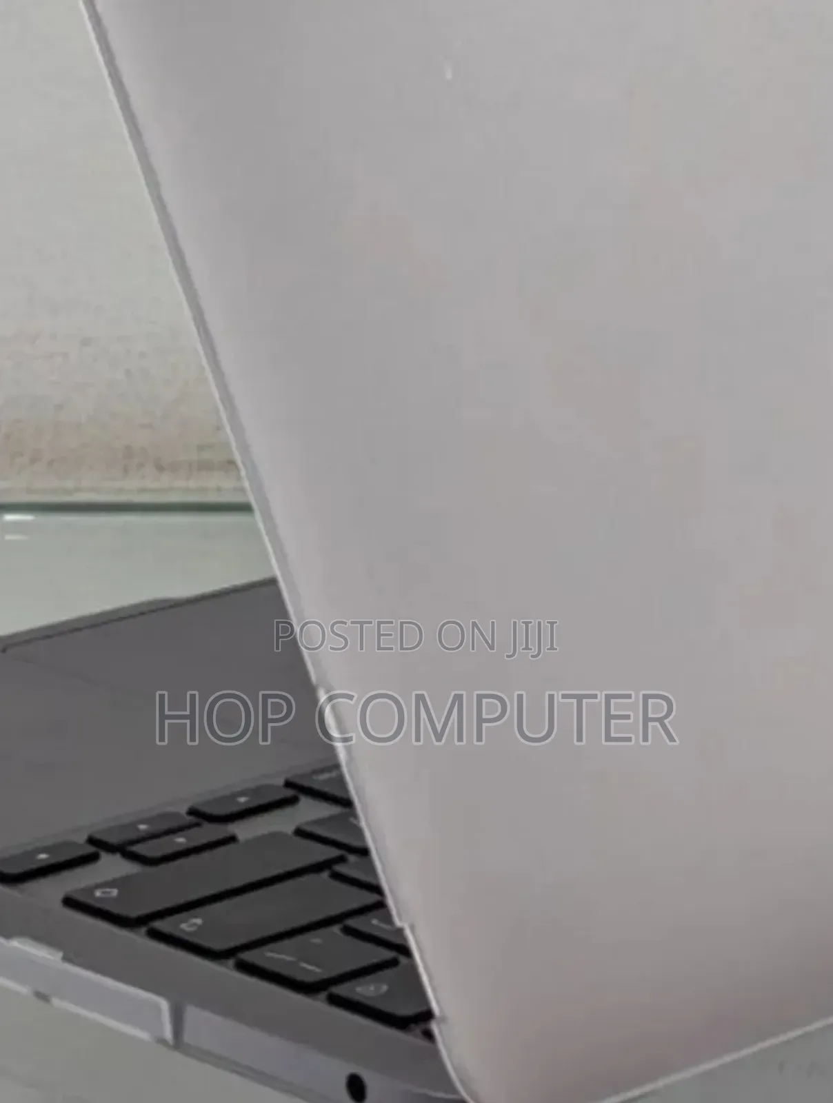 New Laptop Apple MacBook Pro 2022 M2 8GB Apple M2 SSD 256GB