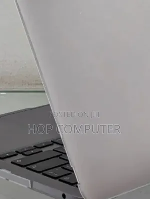 New Laptop Apple MacBook Pro 2022 M2 8GB Apple M2 SSD 256GB