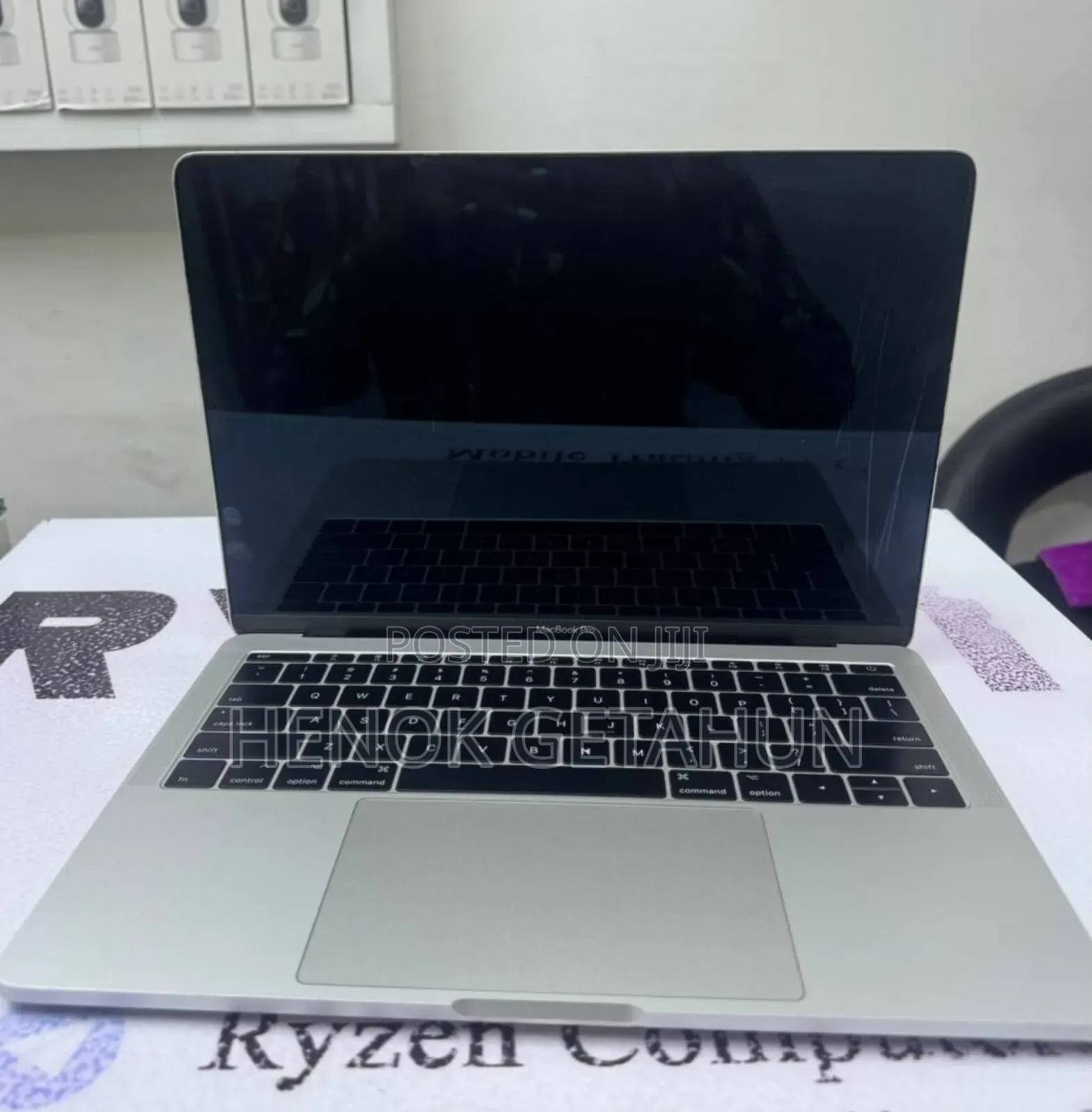 New Laptop Apple MacBook Pro 2017 8GB Intel Core I5 SSD 128GB