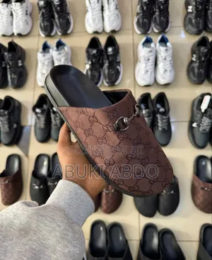 ##Gucci Men Slipper