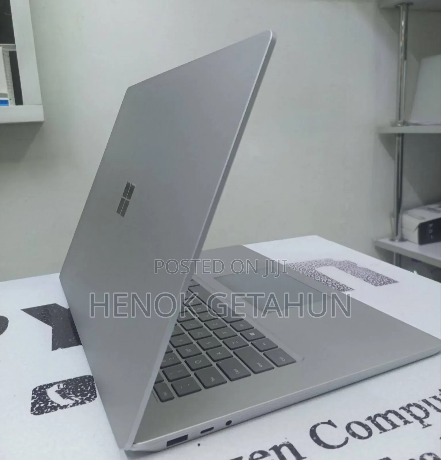 New Laptop Microsoft Surface Laptop 4 8GB AMD Ryzen 7 SSD 256GB