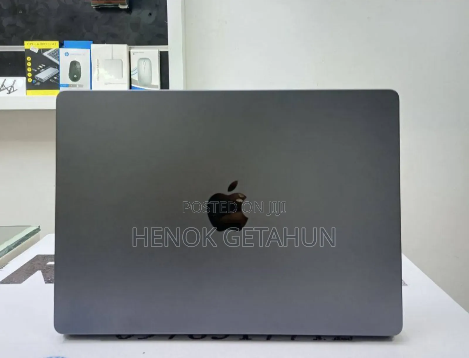 New Laptop Apple Macbook Pro 2025 M5 14-Inch 16GB Apple M4 SSD 1T
