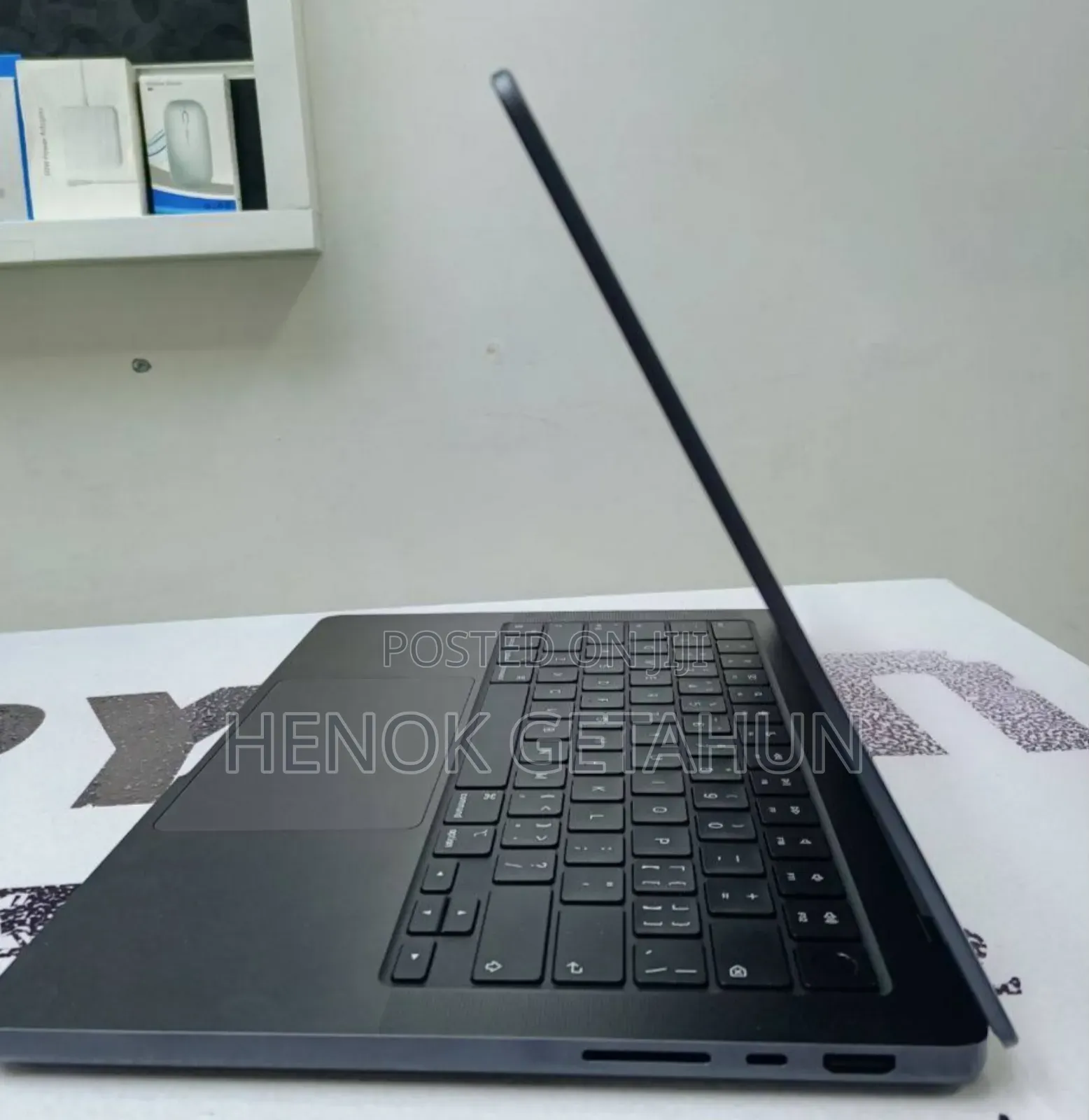 New Laptop Apple Macbook Pro 2025 M5 14-Inch 16GB Apple M4 SSD 1T