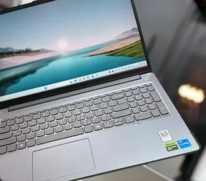 New Laptop Lenovo LOQ 15IRH8 16GB Intel Core I5 SSD 512GB