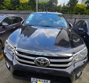 Photo - Toyota Hilux 2019 Black