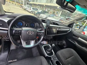 Toyota Hilux 2019 Black