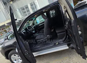 Toyota Hilux 2019 Black