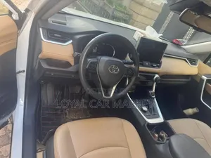 Toyota RAV4 2024 White