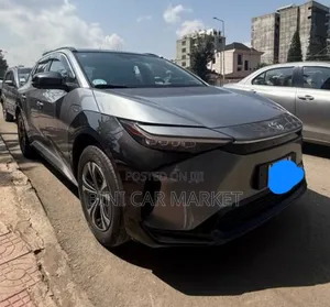 Toyota bZ4X Limited 2024 Gray