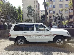 Toyota Land Cruiser 2006 White