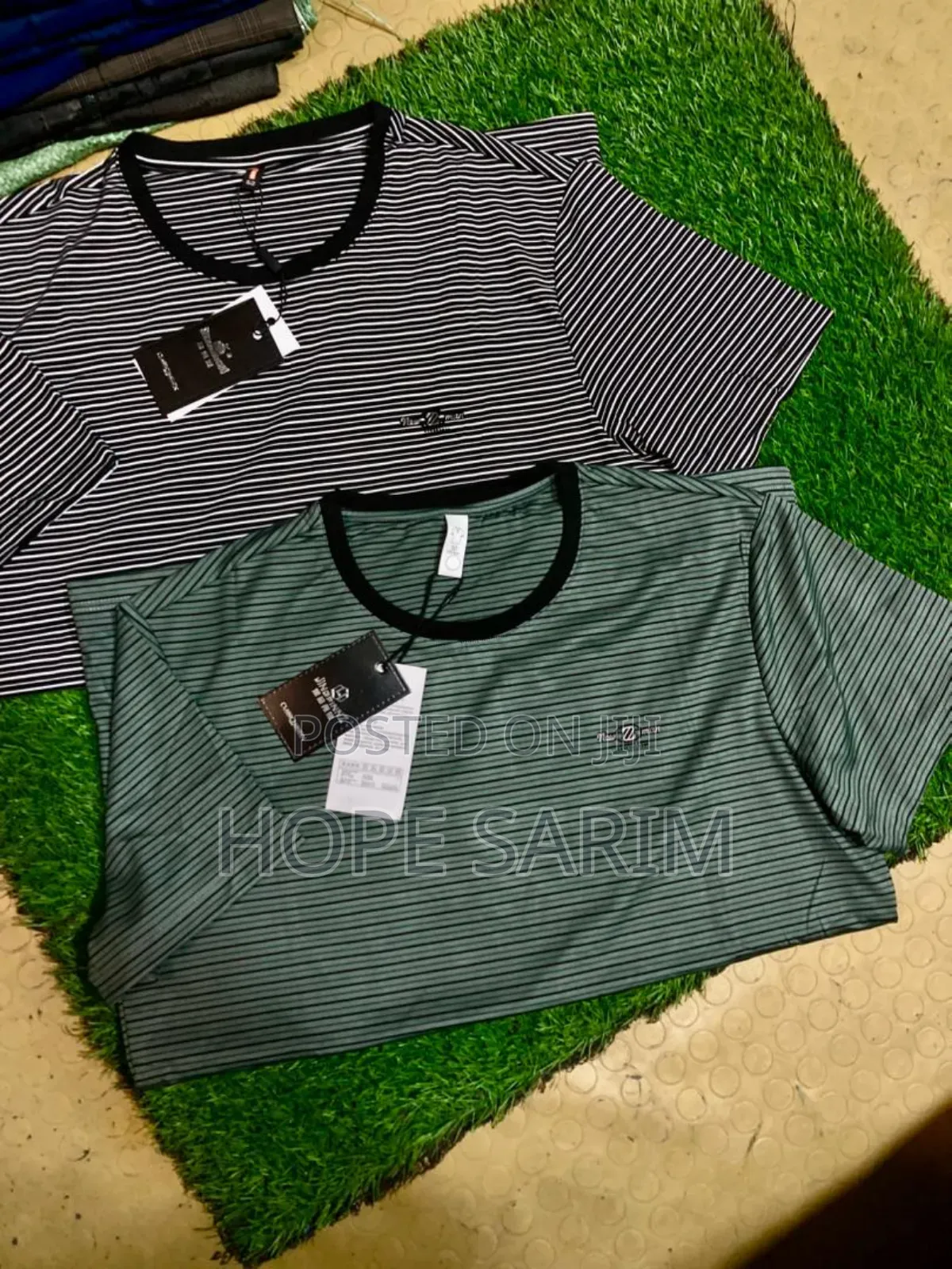 T Shirts አንገታቸው O