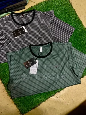 T Shirts አንገታቸው O