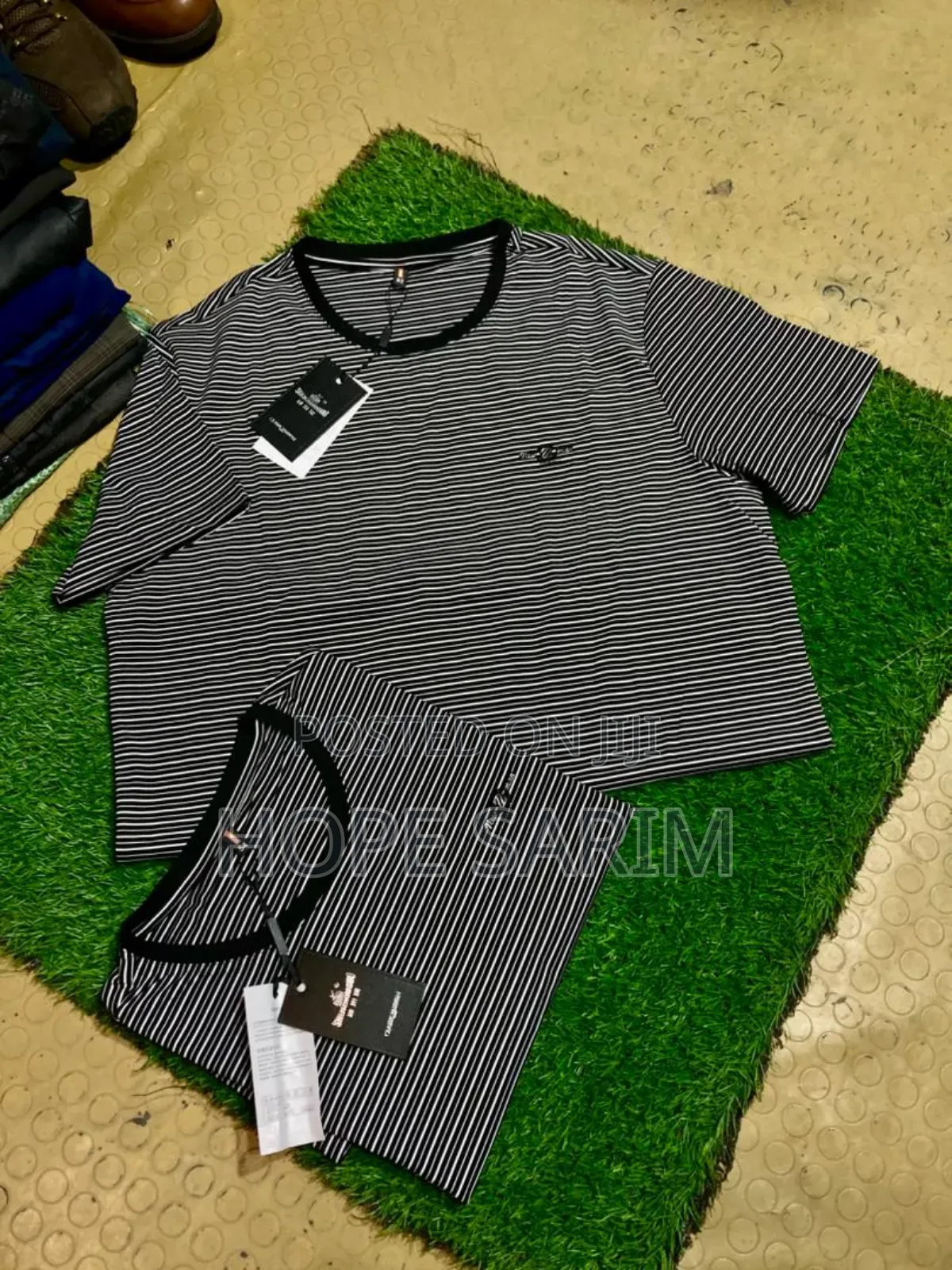 የ ትሸርት በክብ