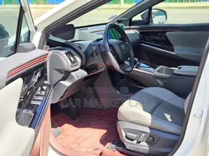 Toyota bZ4X Limited AWD 2024 White