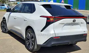 Toyota bZ4X Limited AWD 2024 White