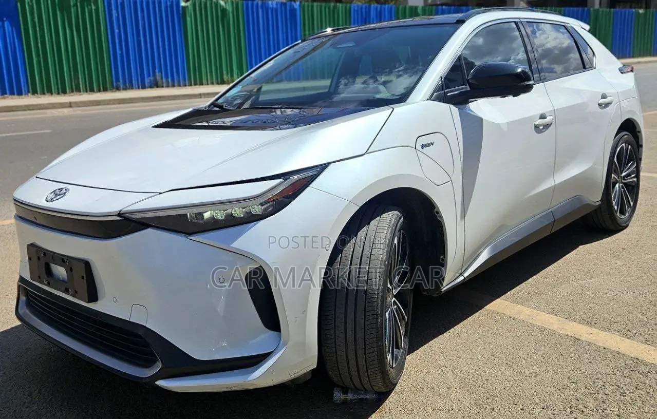 Toyota bZ4X Limited AWD 2024 White