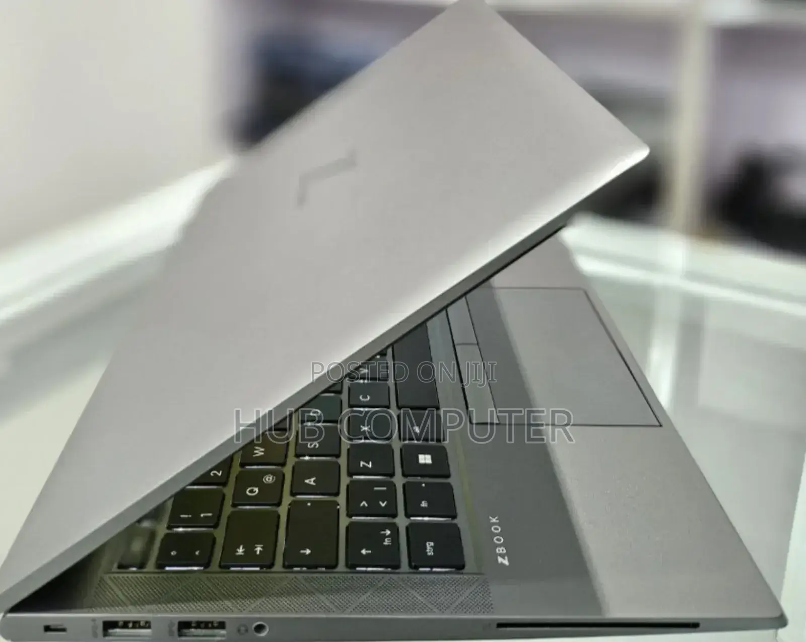 New Laptop HP ZBook Firefly G8 16GB Intel Core I7 SSD 512GB