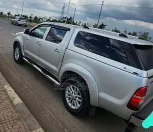 Toyota Hilux 2012 Silver