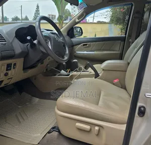 Toyota Hilux 2012 Silver