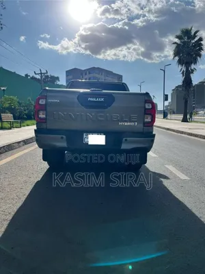 Toyota Hilux 2024 Gray