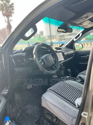 Toyota Hilux 2024 Gray