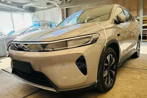 Photo - BYD Destroyer 05 DM-i 1.5 Hybrid FWD 2025 Gold