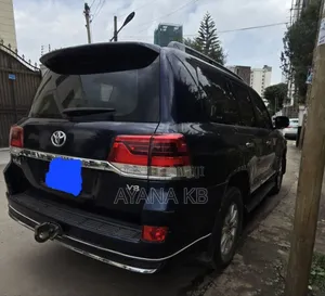 Photo - Toyota Land Cruiser 2017 Blue