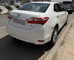 Toyota Corolla L 4dr Sedan (1.8L 4cyl Manual) 2016 White