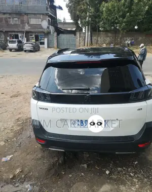 Peugeot 5008 2021 White