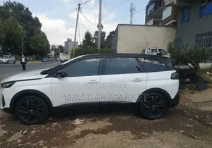 Peugeot 5008 2021 White