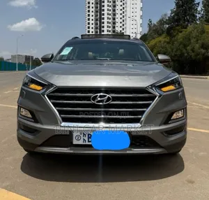 Photo - Hyundai Tucson Limited FWD 2020 Gray