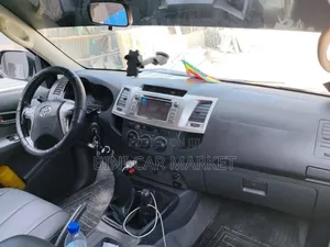 Toyota Hilux 2013 White