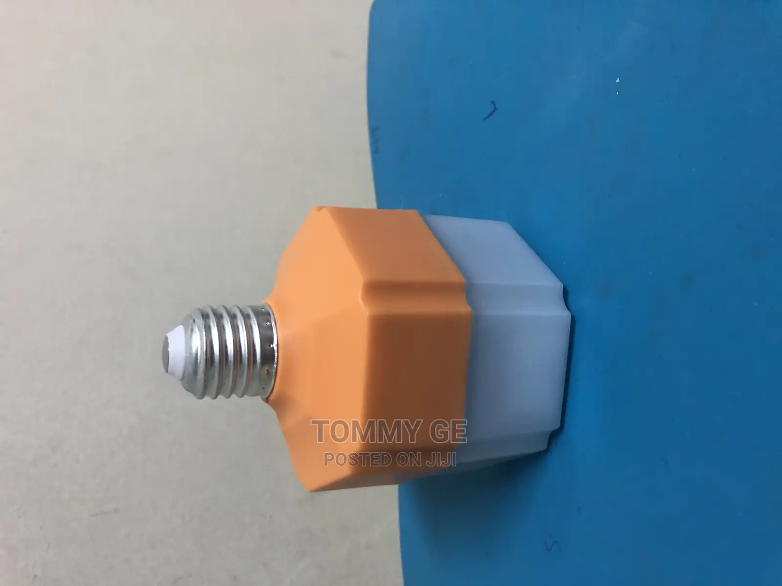 የቤትዎን_እንቅስቃሴ_ባሉበት_ሆነው_በስልክዎ_ለመከታተል_የሚያስችል_አምፖል_ካሜራ የአምፖል