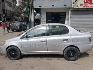 Toyota Platz 2001 Silver
