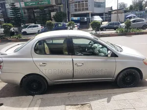 Toyota Platz 2001 Silver