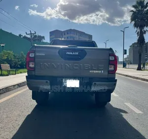 Photo - New Toyota Hilux 2024 Gray