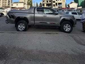 Toyota Hilux 2018 Gray