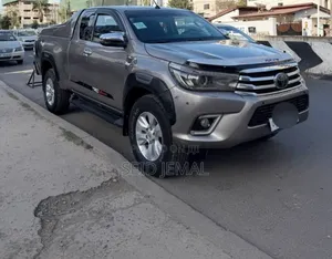 Toyota Hilux 2018 Gray