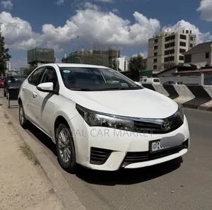 Photo - Toyota Corolla 2016 White