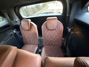 Peugeot 5008 2022 Brown