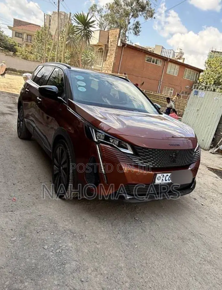 Peugeot 5008 2022 Brown