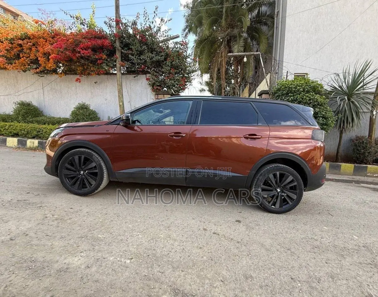 Peugeot 5008 2022 Brown