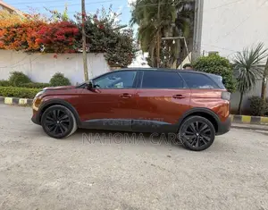 Peugeot 5008 2022 Brown